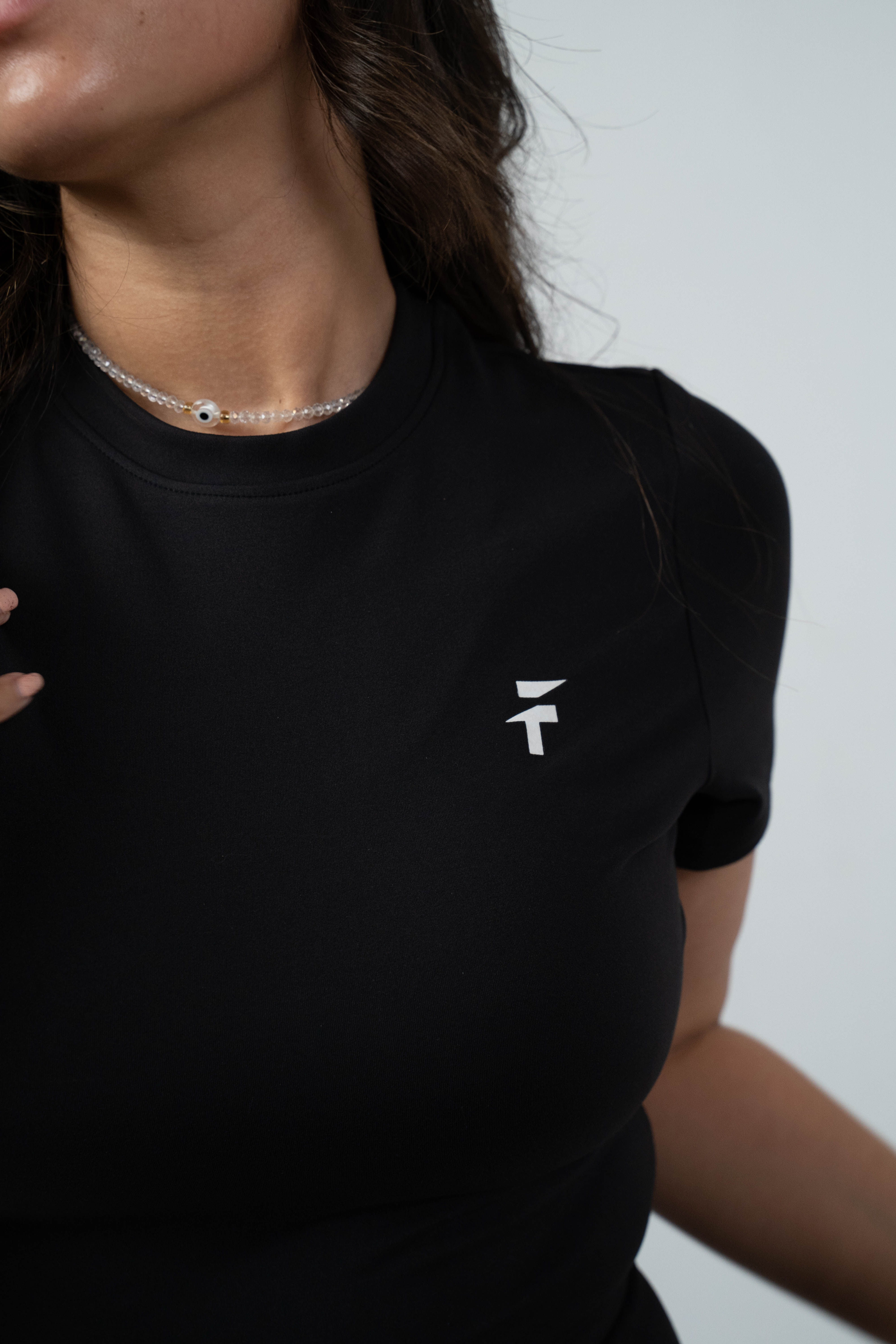 ULTRA SOFT ESSENTIAL CROP TOP - Black - FIT TRIBE