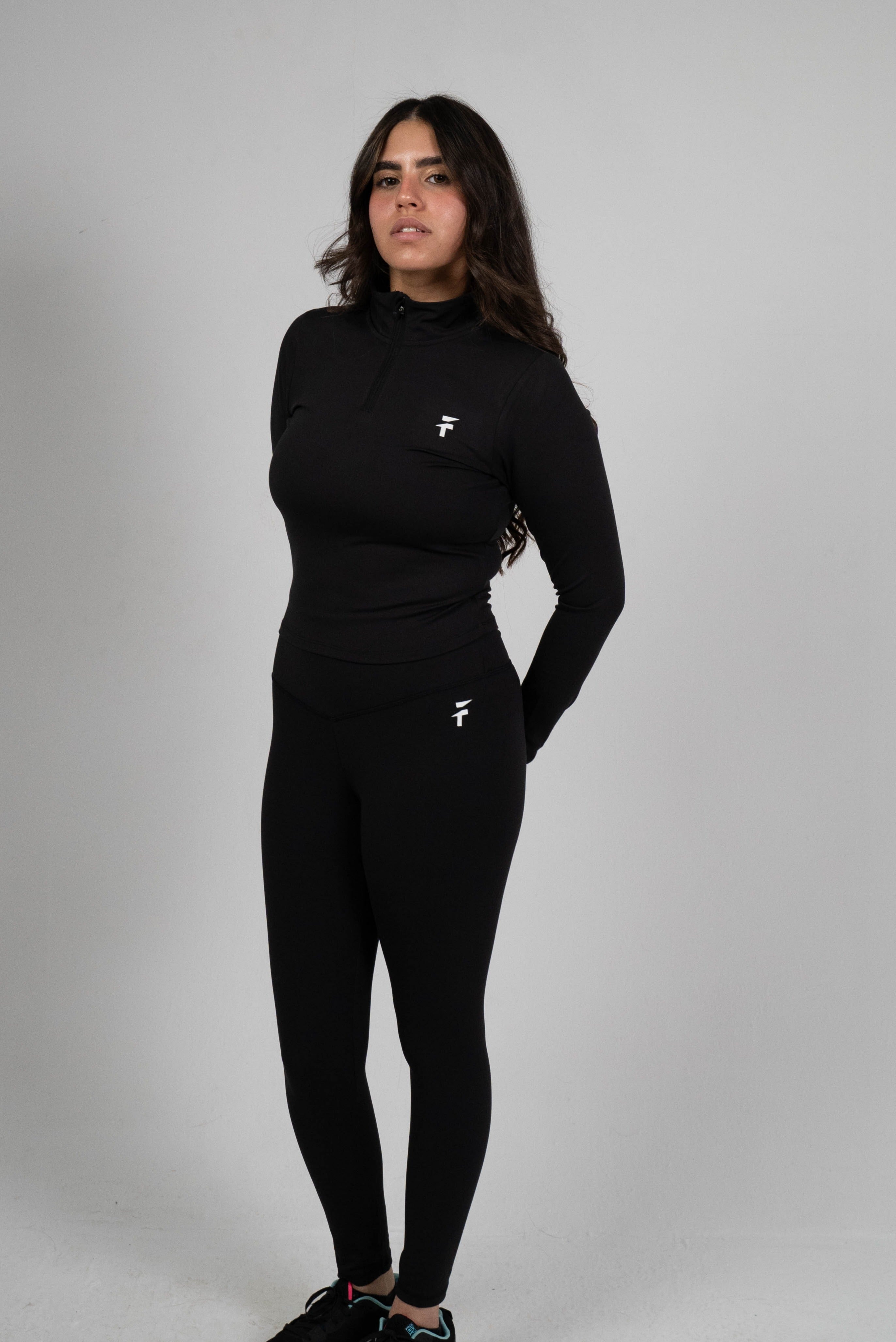 ULTRA SOFT ESSENTIAL ZIP-UP BODY FIT TOP - Black