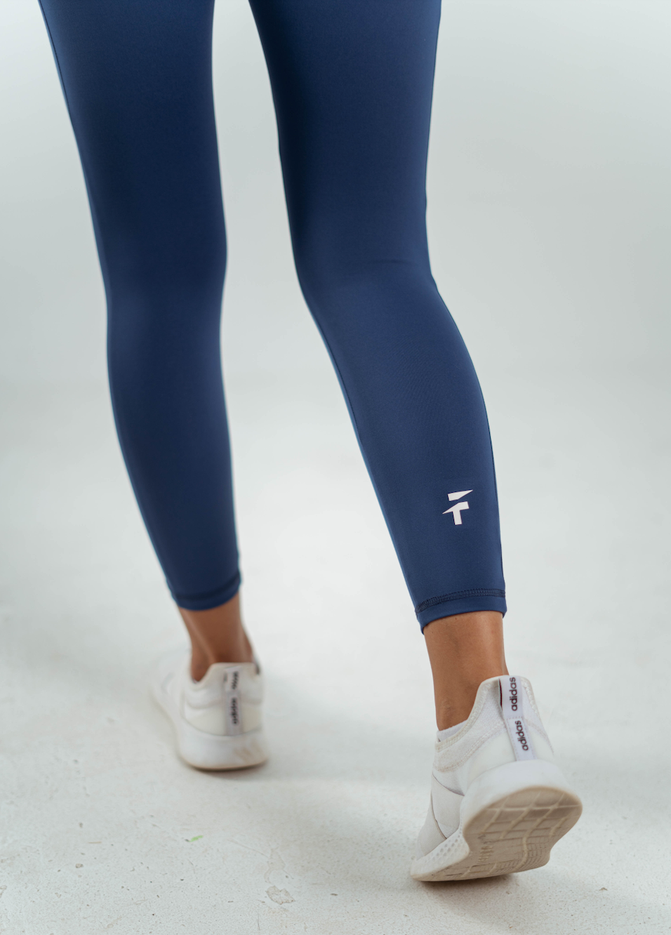 ULTRA SOFT ESSENTIAL POCKETED LEGGINGS - Crystal Blue - FIT TRIBE