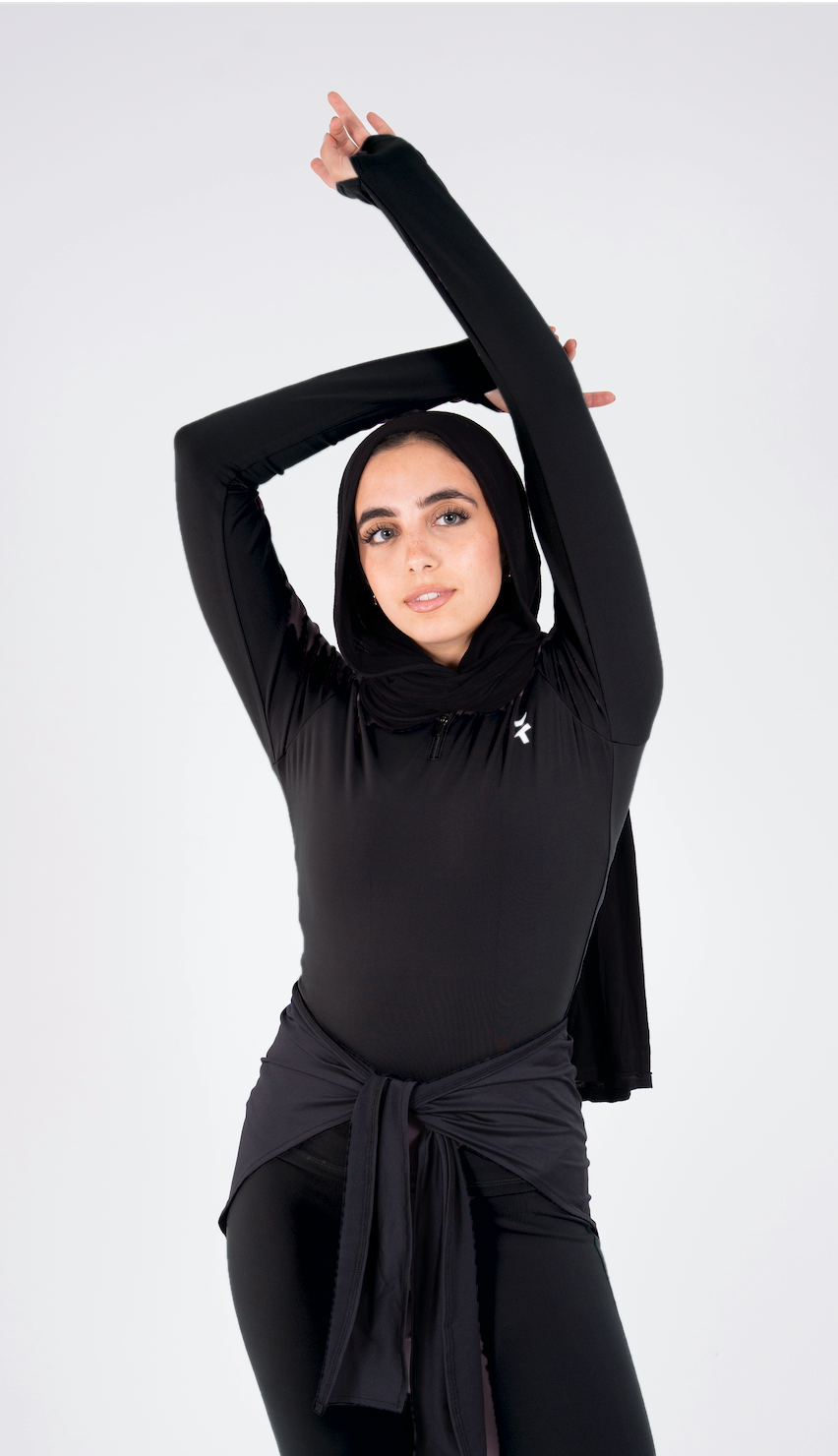 Essential Half-Zip Black - Action