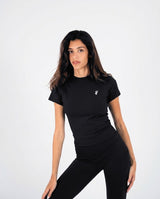 Apex Longline Top Black - pose 2