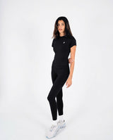 Apex Longline Top Black - pose 1