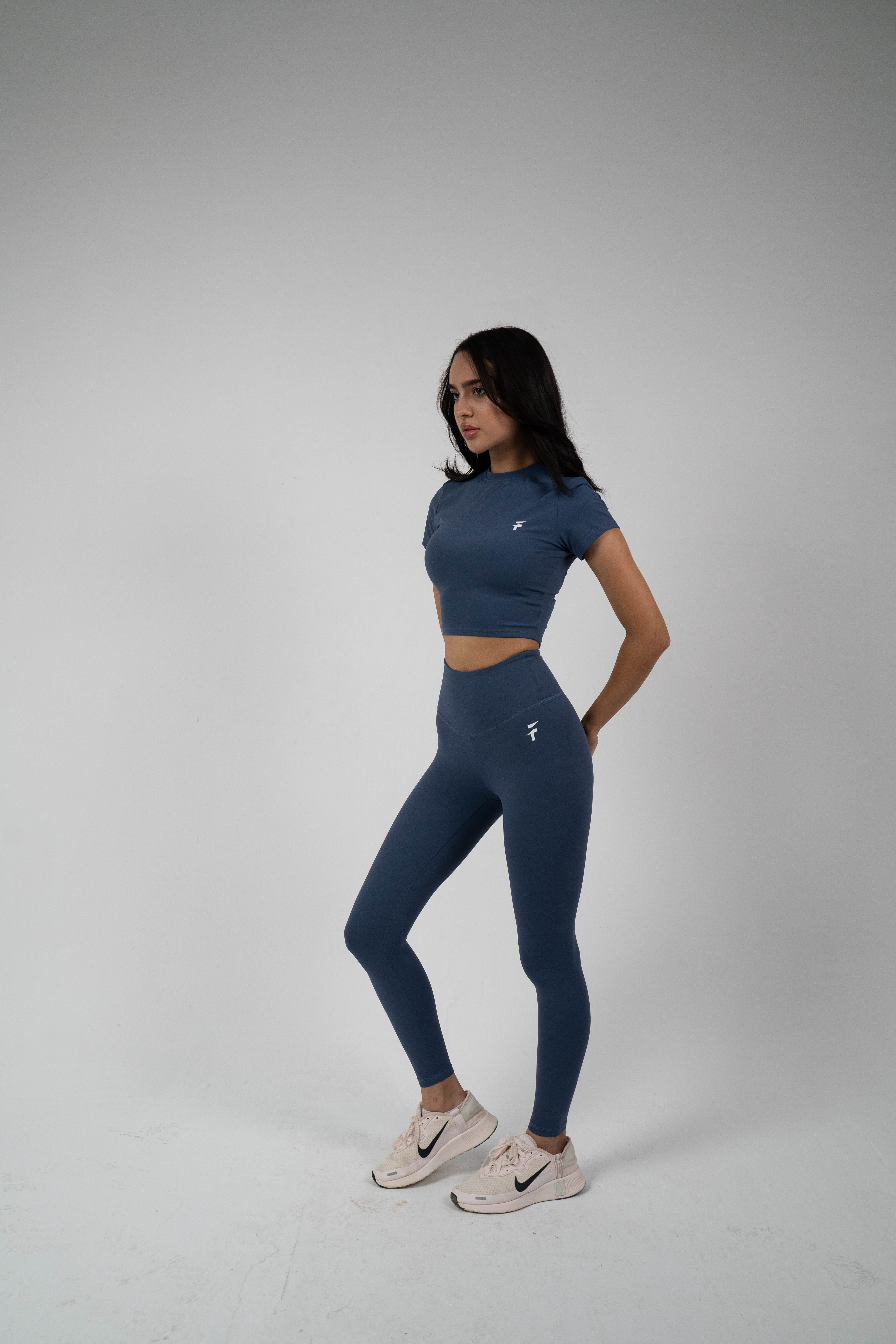 ULTRA SOFT ESSENTIAL CROP TOP - Warm Indigo