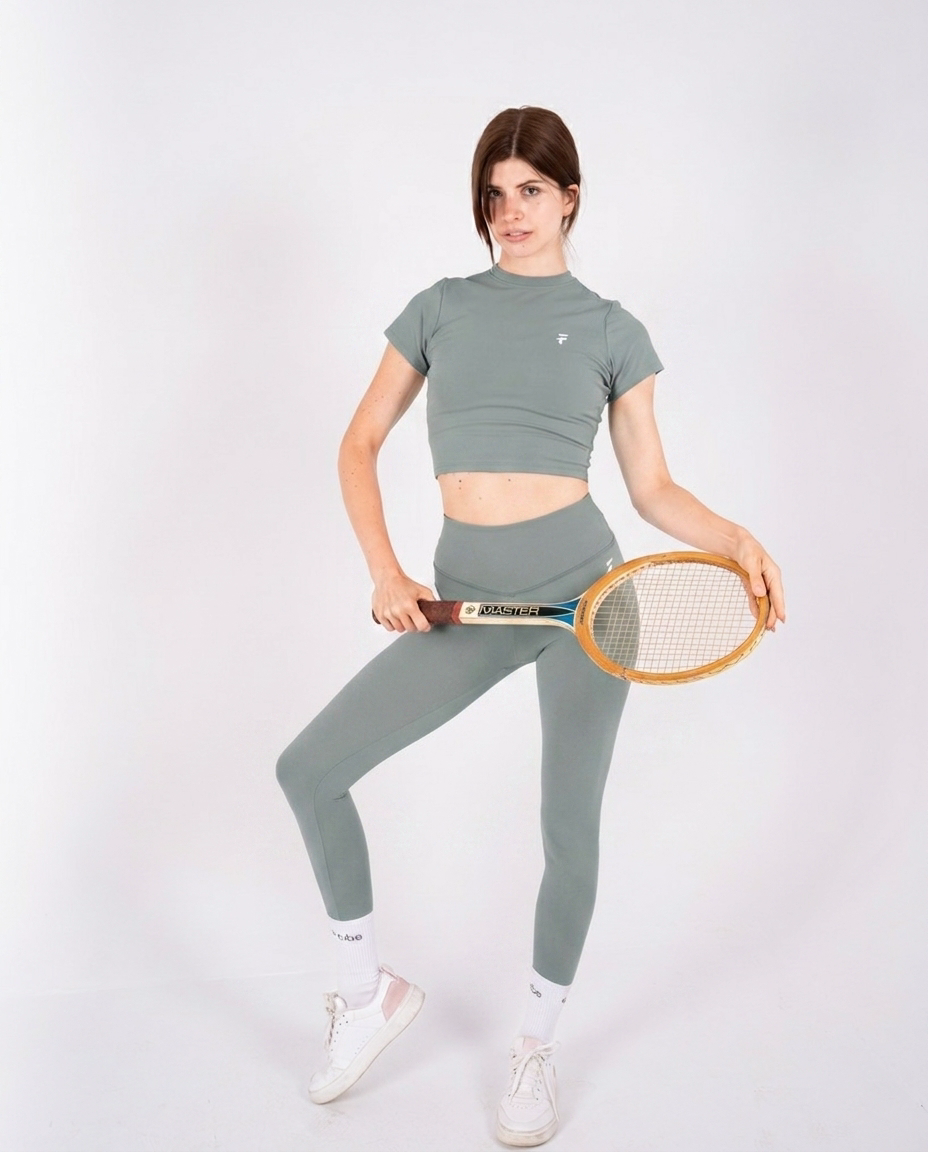 Apex Crop Top Olive - pose 3