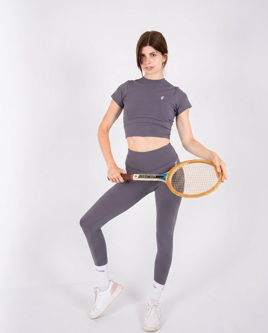 Apex Crop Top Graphite - pose 2